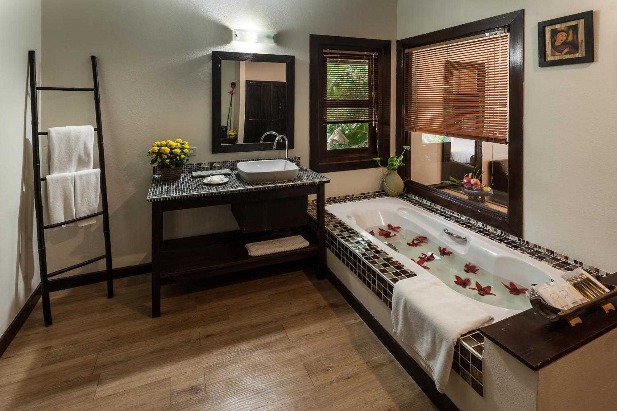 Lanna Dusita Riverside Boutique Resort Chiang Mai Exterior photo